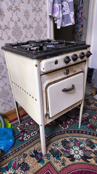 Газовая плита в рабочем состоянии