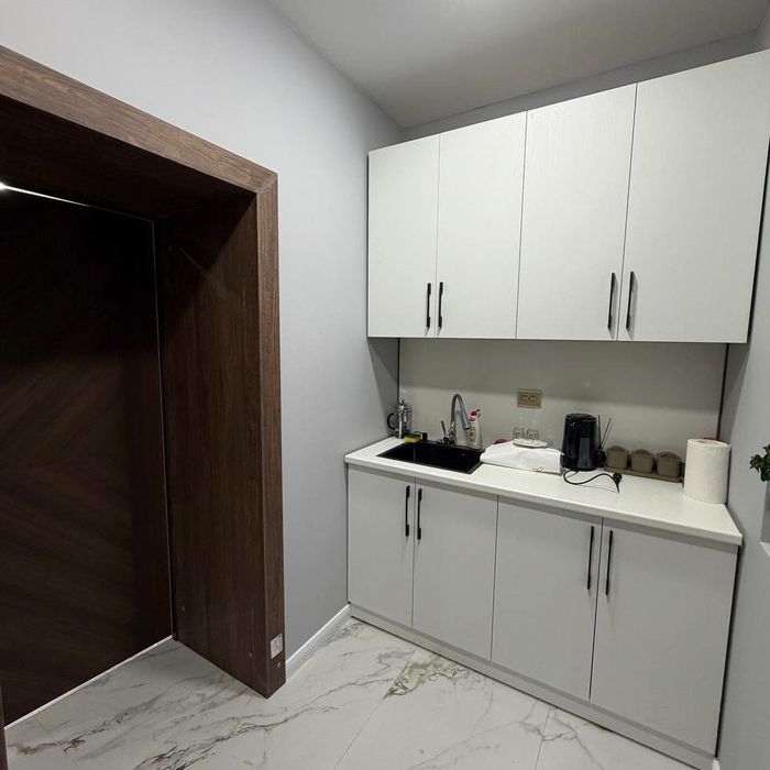 Шайхантахурский район ПРОДАЁТСЯ помещение Лабзак, Абай круг 1 линия