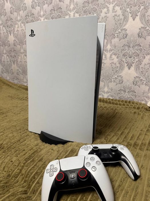 Продам пс 5 с годовой подпиской extra