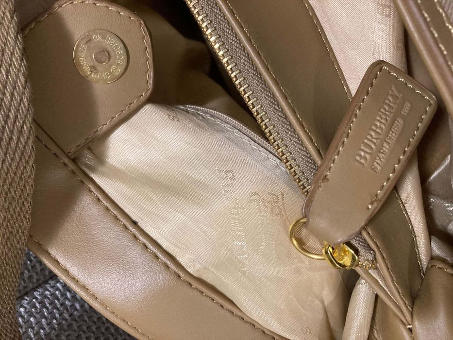 Чанта на марката BURBERRY