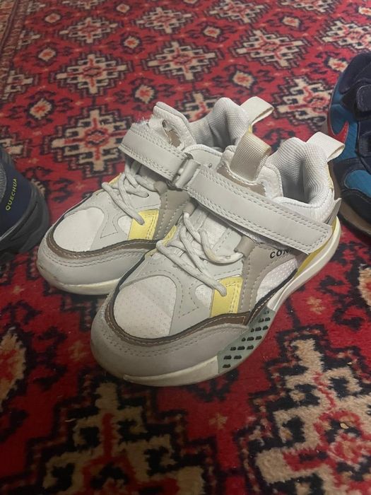 Продам детскую обувь