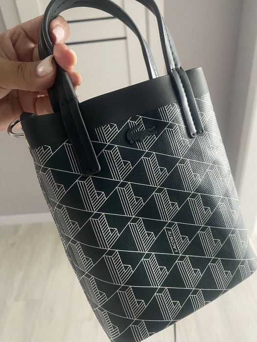 продам сумочку от бренда Лакост