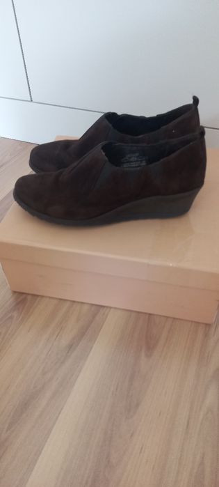 Продам туфли осенние коричневые