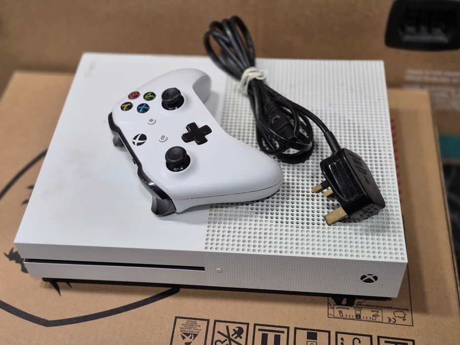 Hope Amanet P10/Consola Xbox One S 512GB