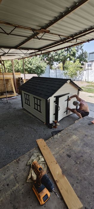 Домик для насоса, размер 2*1,6м