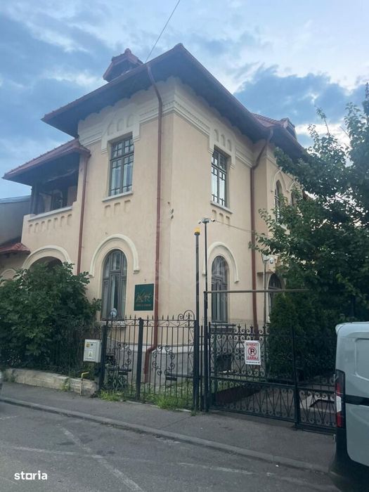 Spațiu Comercial // Birouri, 4 camere, ultracentral, Ploiesti