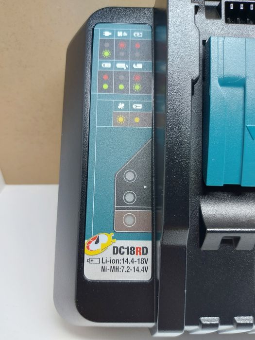 Ново бързо двойно зарядно Makita DC18RD