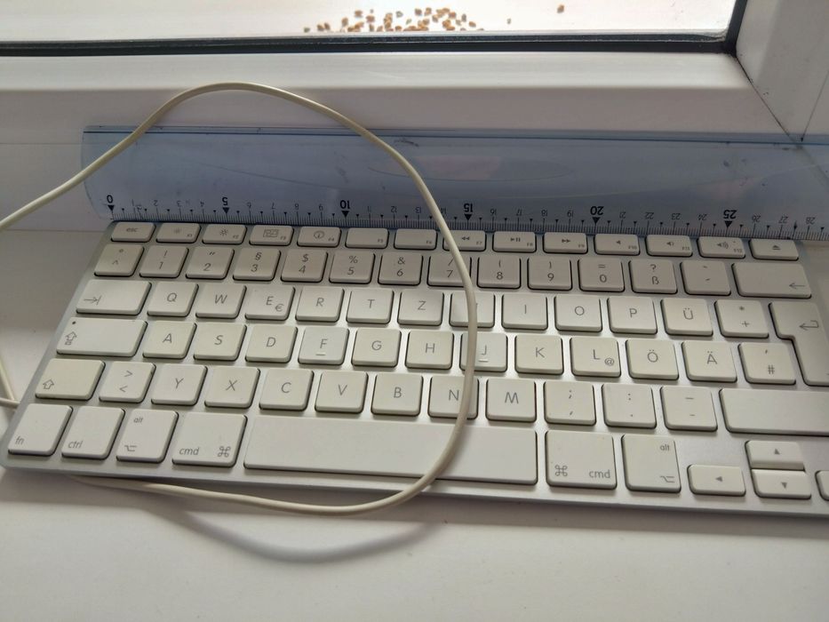 Tastatura Apple  cu fir