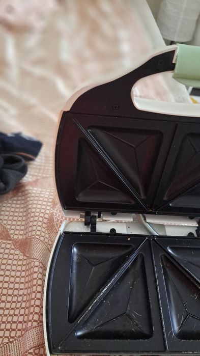 Бутербродница или вафельница