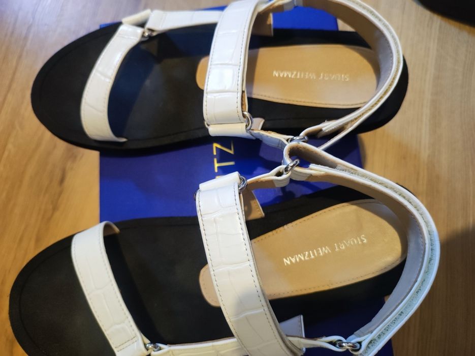 Stuart Weitzman бели кожени сандали