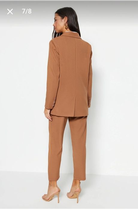 Елегантен дамски костюм- блейзър и панталон, каки/кафяв