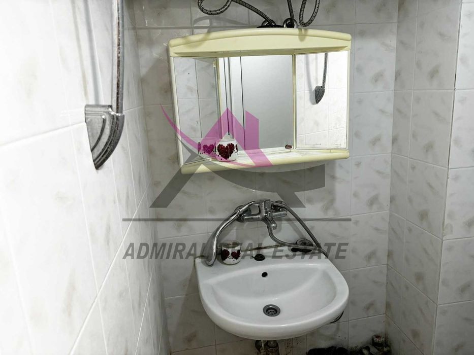 Дава се под наем Двустаен апартамент в Варна, Център - 64 кв.м за 562 € - Снимка #2