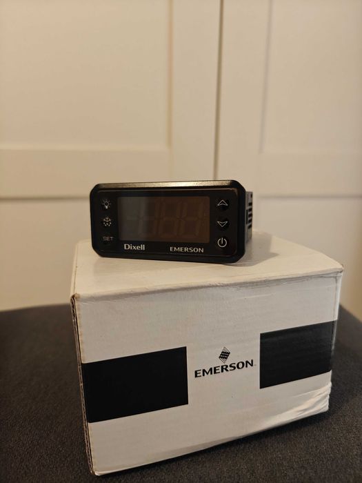 Универсален контролер Dixell