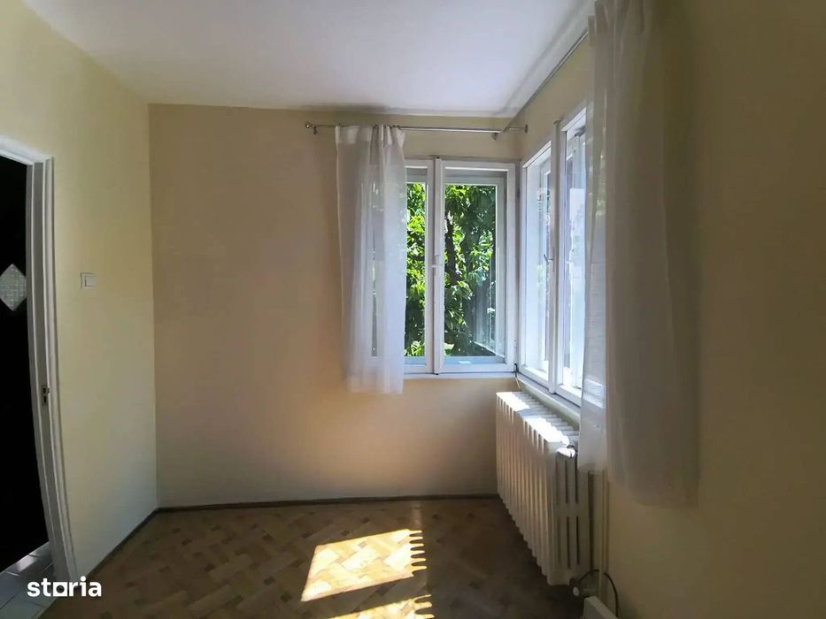 Proprietate rară: apartament 4 camere cu curte de 200 mp