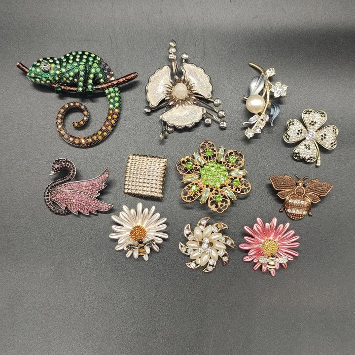 Брошки в хорошем состоянии