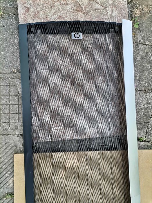 Врата за сървърен шкаф