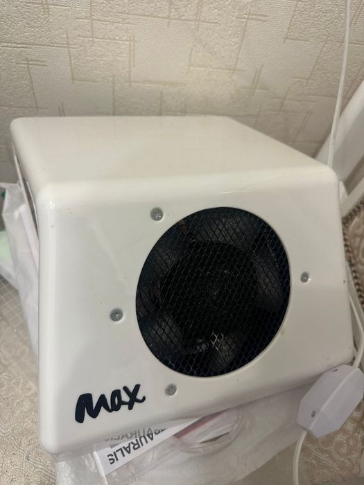 Вытяжка, пылесос для маникюра