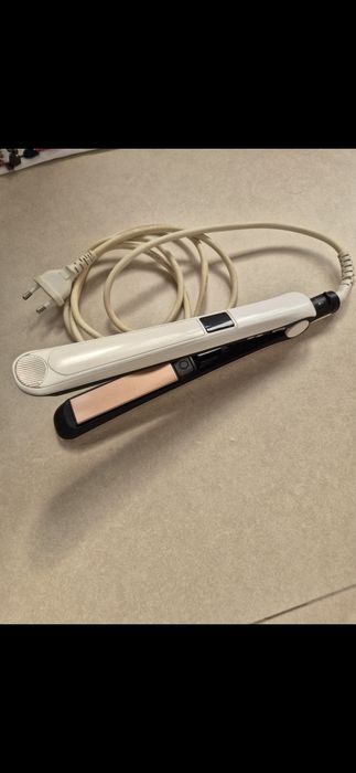 Placa de indreptat parul Rowenta 200 grade, LED, Ionizare