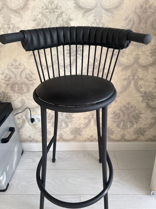 Барный стул черный