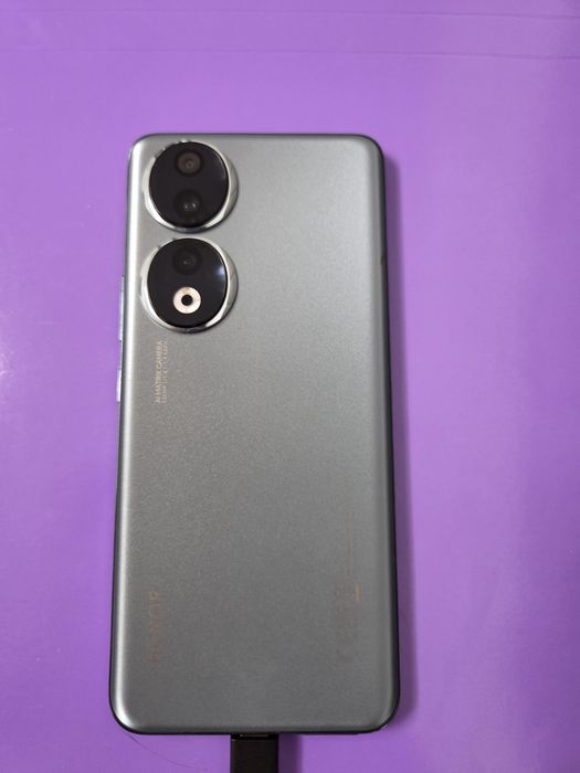 Vand telefon  Honor 90