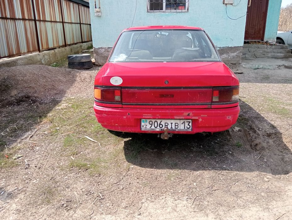 Мазда седан 323 г