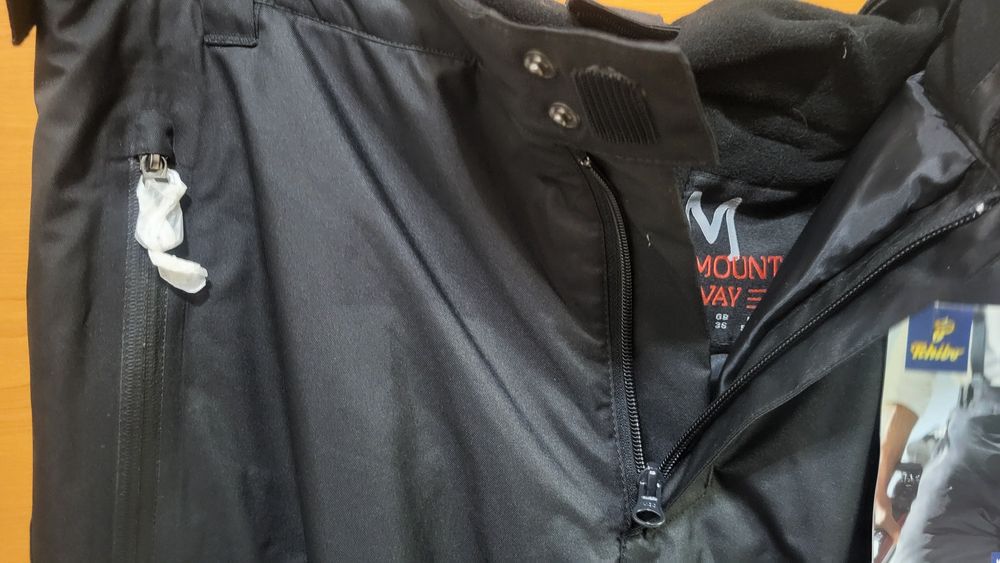 Costum Ski nou cu eticheta 52