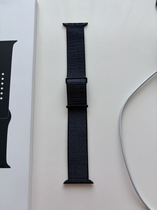 Apple Watch SE 44mm + 2 допълнителни каишки