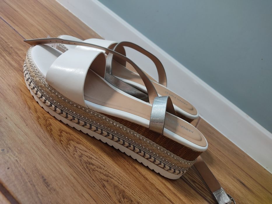 Дамски бели сандали