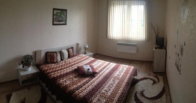 Тристаен апартамент в кв. Люлин 9