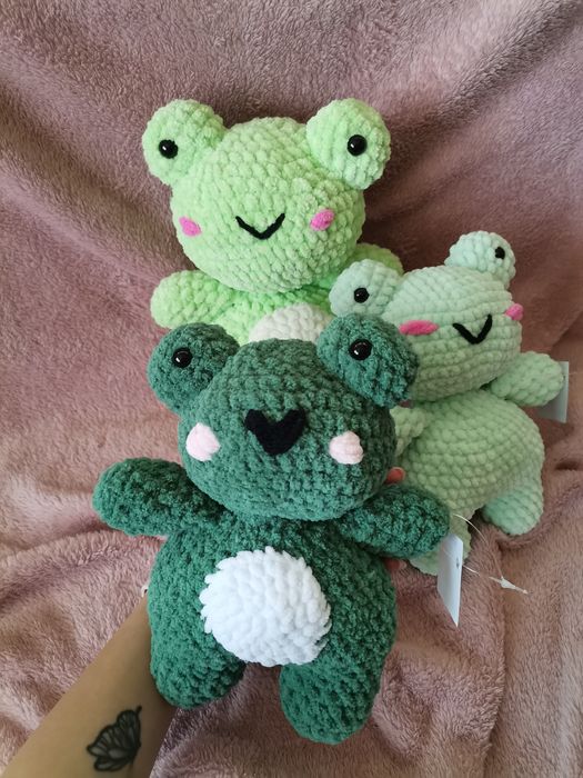 Ръчно плетена жабка