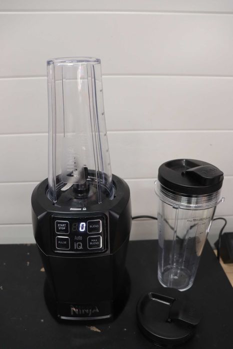 Блендер Ninja 2 програми: 2 чаши x700мл, 1000W, Смути миксер, Auto-iQ