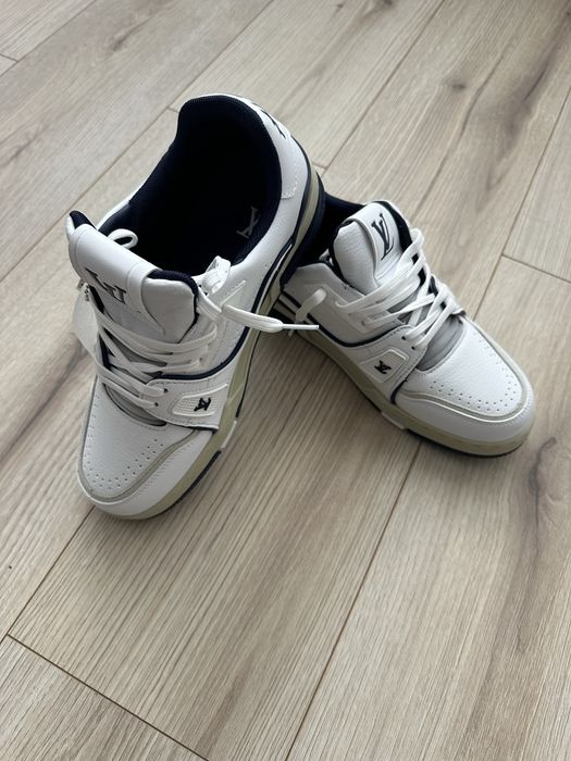 Adidași louis vuitton