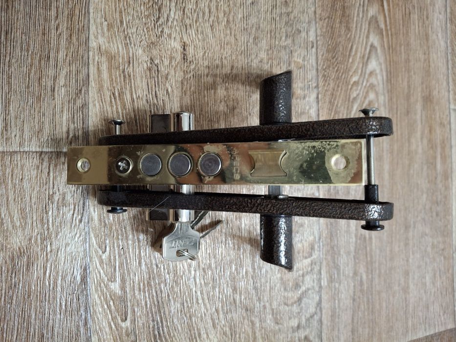 Продам  врезной  замок