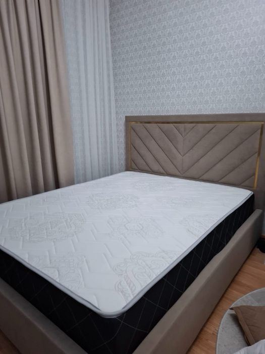 Продам двухспальную кровать с матрасом