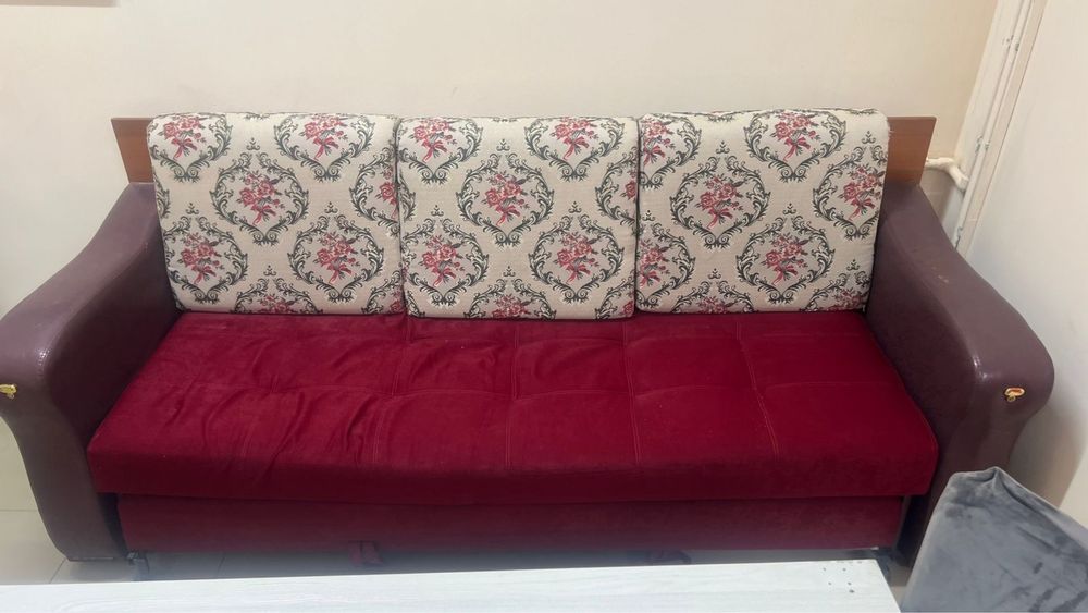 Диван сатылады срочно