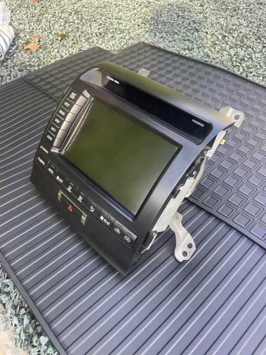 Монитори и конзоли за Toyota Land Crusier 200