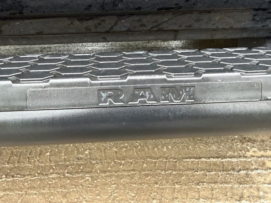 Dodge RAM 1500 LARAMIE на части