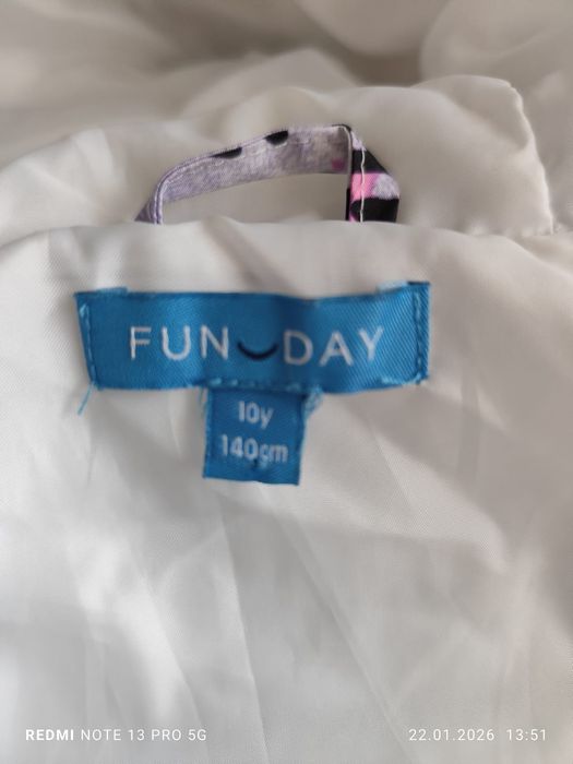 Продам куртку для девочки