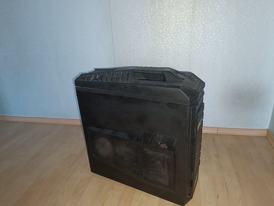 Продавам Cooler master Storm Trooper