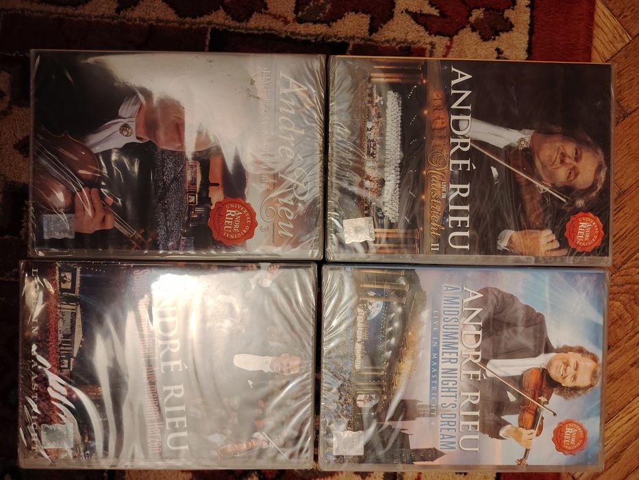 CD uri și DVD-uri de diverse genuri