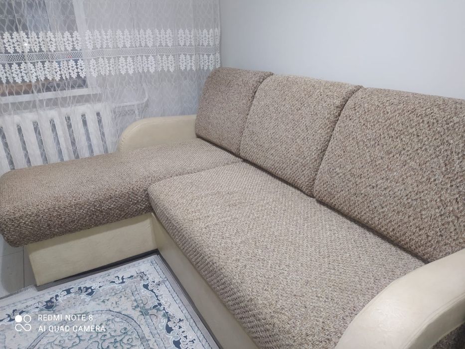 диван новый.