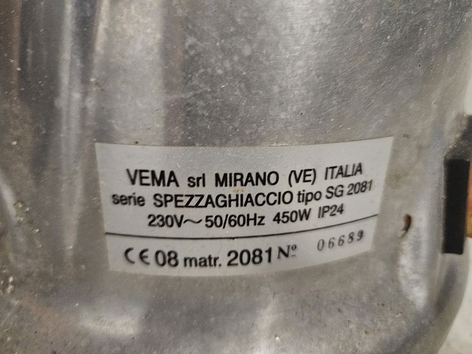 Професионална машина за трошене на лед Vema
