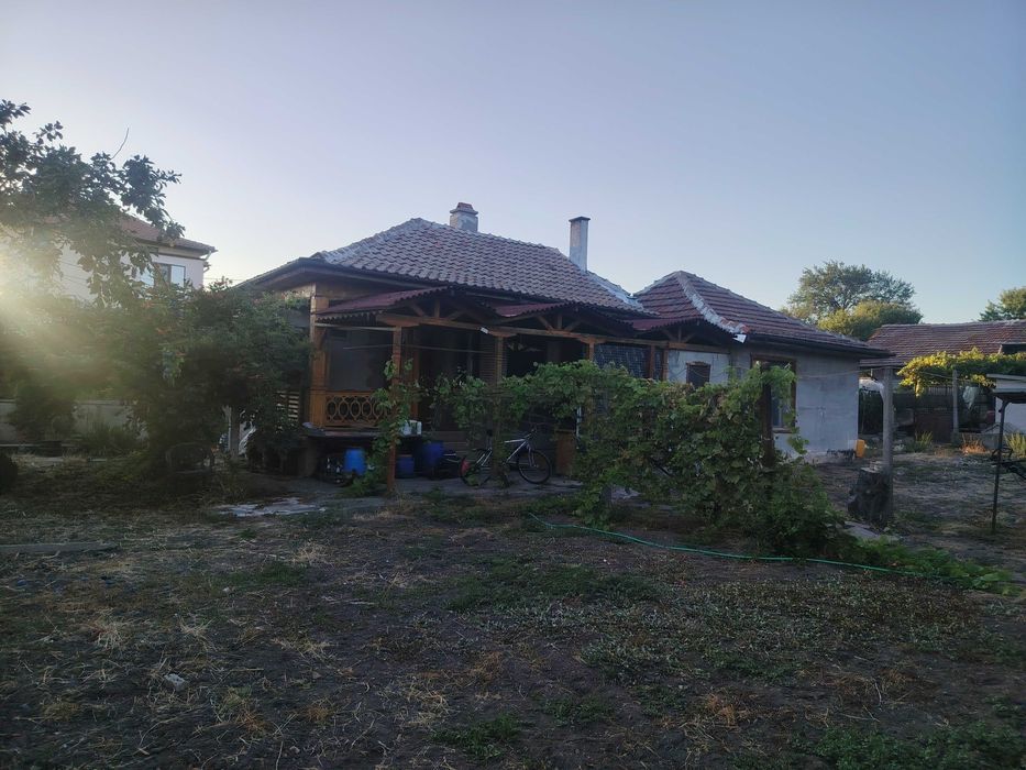Къща с двор в Българово
