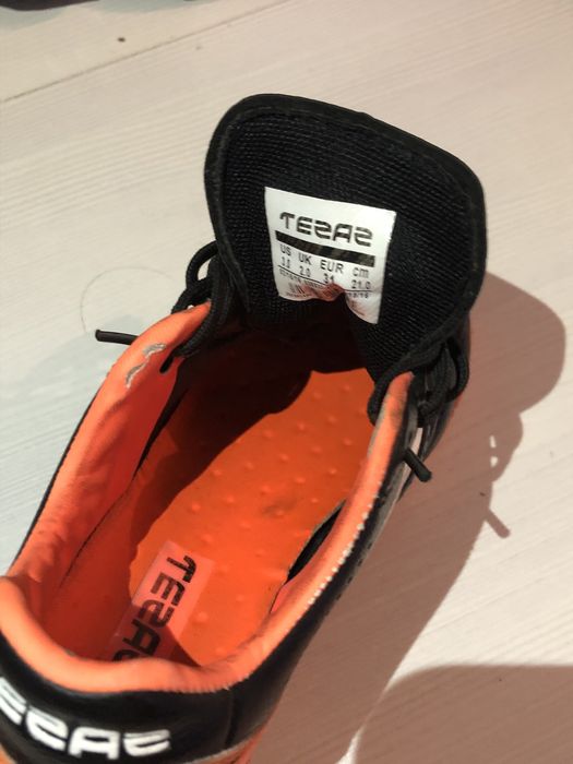 Футбольные кроссовки (бутсы)