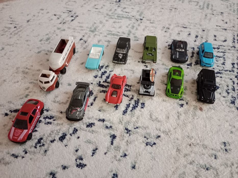 Продам машинки игрушки