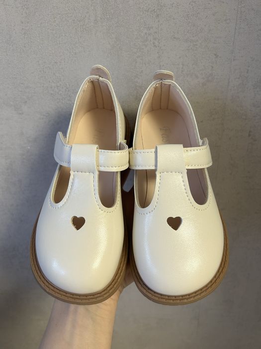 Белые туфли для девочки, размер 28 (как новые)