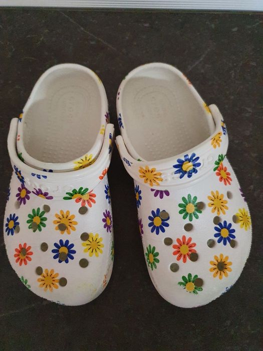 Crocs C10 model floral