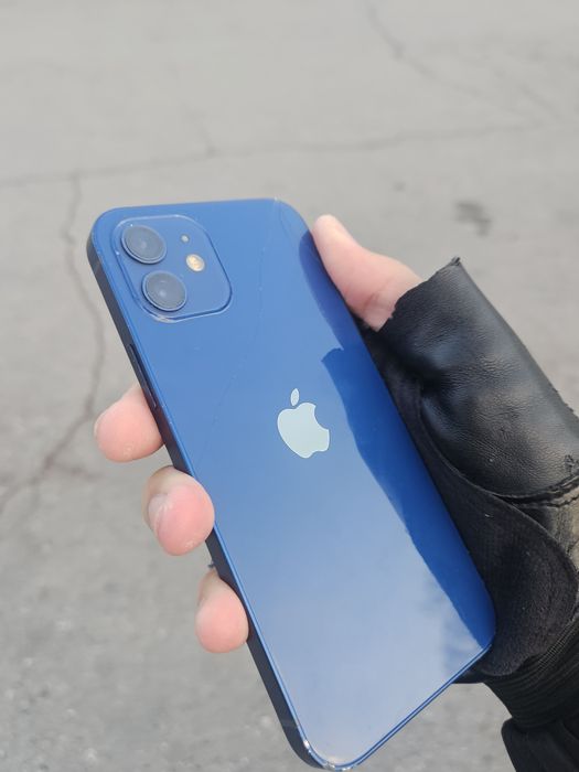 Айфон 12        .