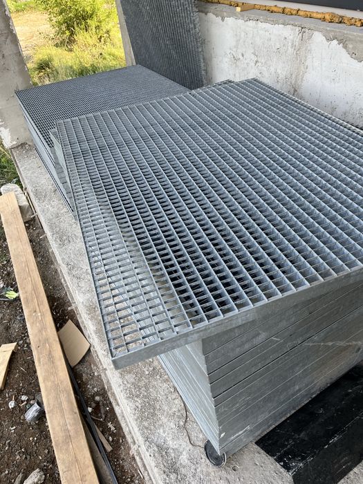 Gretare zincate trepte zincate