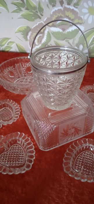 Хрустальные вазы-салатницы,разетки,конфетница с мехеор ручкой